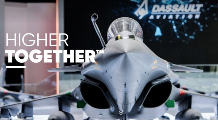 شركة داسو تنتج الطائرات المقاتلة الحربية وأيضا الطائرات التجارية