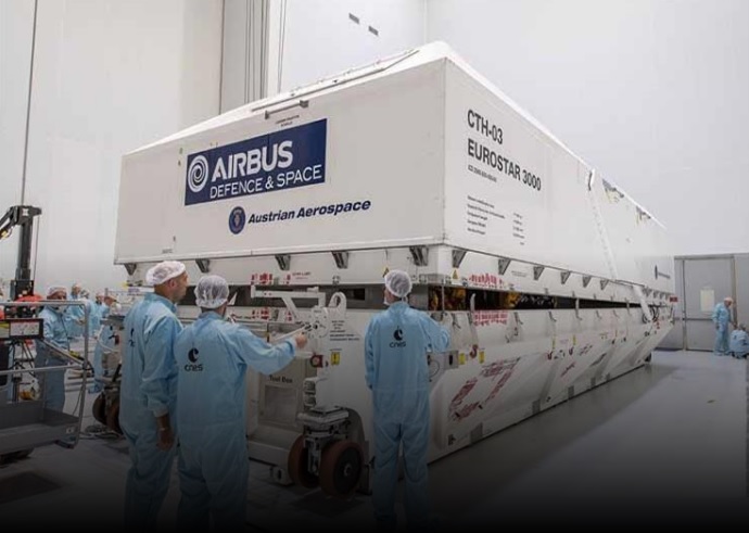 القمر الصناعي المصري الأول في مجال الاتصالات "طيبة-1" معدا للاطلاق