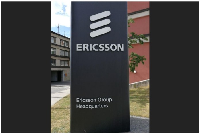 شعار شركة اتصالات الموبايل السويدية إريكسون بمقرها الرئيسي في ستوكهولم