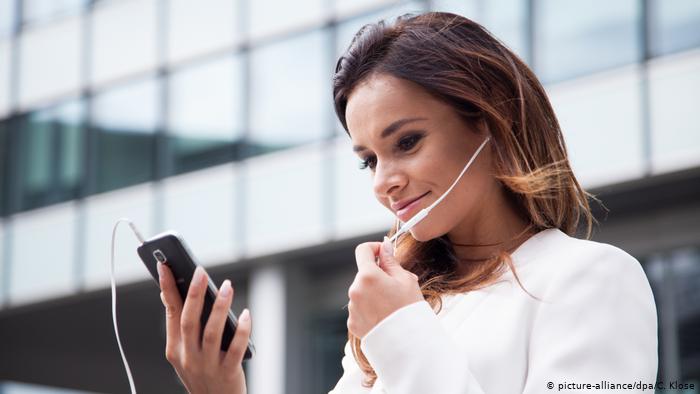 التحدث هانفيا مع شخص لا تجيد لغته مشكلة كبيرة وجدت جوجل الحل لها