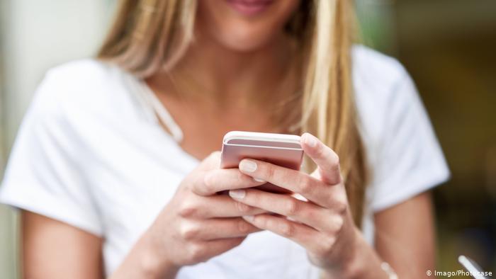 تزايد أعداد النساء اللواتي يعتمدن على التطبيقات الذكية على الموبايل من أجل تحديد النسل