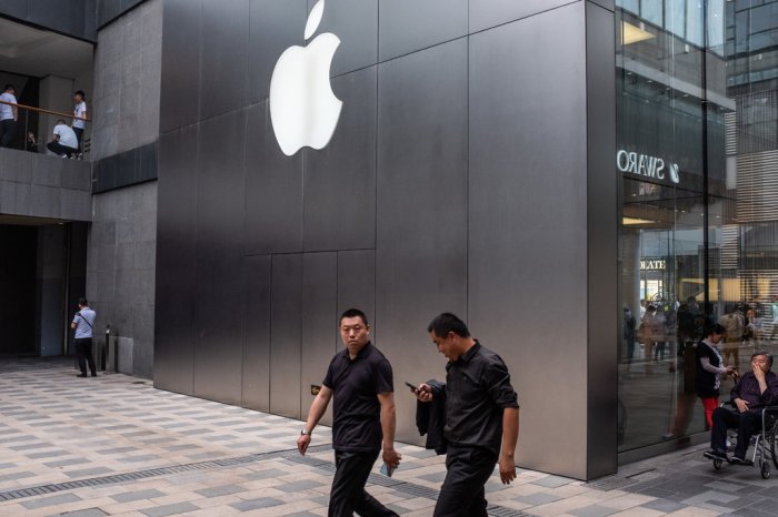 أقامت شركات التكنولوجيا مثل أبل مشاريع مع شركاء محليين للتعامل مع البيانات في الصين والامتثال لقوانين الأمن الداخلي في الصين