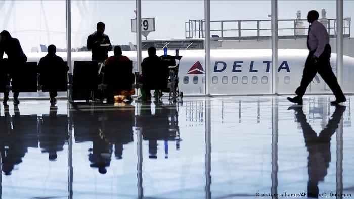 اتهام طاقم تابع لشركة ديلتا أيرلاين الأمريكية للطيران متهم بالعنصرية ضد ركاب مسلمين