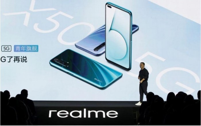 مدير التسويق في شركة ريلمي الصينية تشي شي لدى حضوره الكشف عن جهاز من طراز الجيل الخامس ريلمي اكس 50 في بكين يوم الثلاثاء 7 يناير 2020