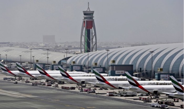 طائرات لطيران الإمارات تقف في مطار دبي الدولي، الإمارات