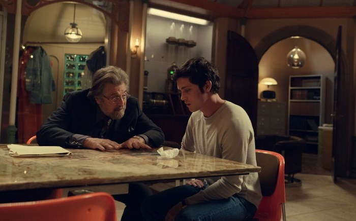 آل باتشينو بطل مسلسل شركة أمازون "الصيادون" الذي تعرض لنقد شديد