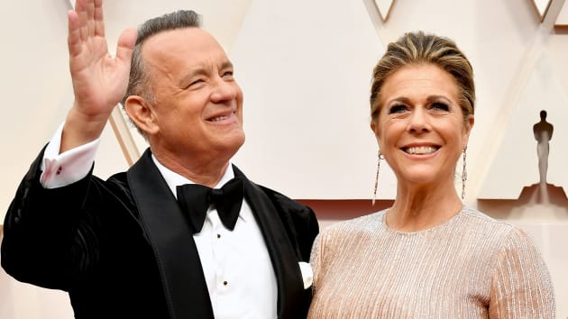 توم هانكس وريتا ويلسون خلال حفل توزيع جوائز الأوسكار السنوي الـ92 في هوليوود يوم 09 فبراير 2020