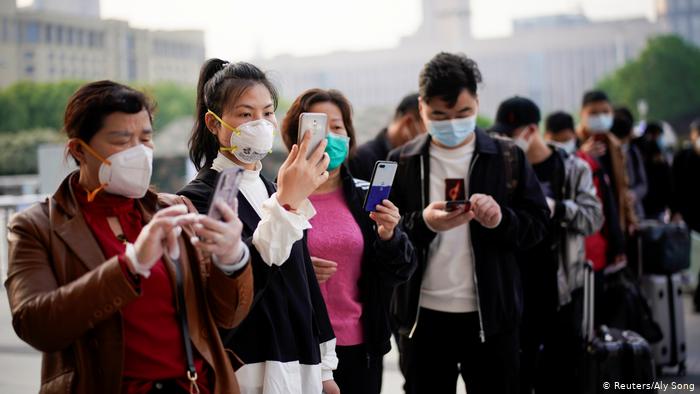 أسئلة كثيرة تُطرح حول الطريقة التي انتشر بها كورونا في مدينة ووهان، وكيف انتهى تماما حتى سجلت المدينة صفر إصابة