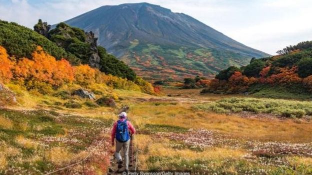 كانت هوكايدو أولى المحافظات التي بادرت بإعلان حالة الطوارئ، وأعادت مؤخرا فرض قيود على حركة المواطنين