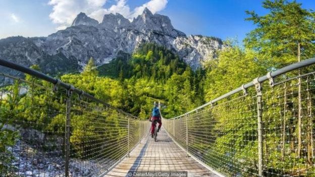 فرض الحجر الصحي قيودا على حب الألمان للطبيعة والمغامرة