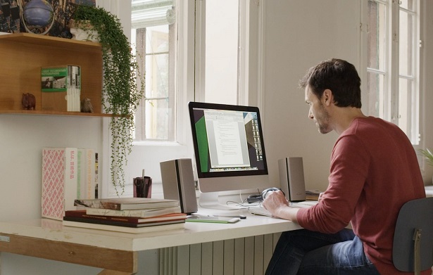 ملايين من البشر يمارسون عملهم اليومي من المنزل لتجنب الإصابة بفيروس كورونا