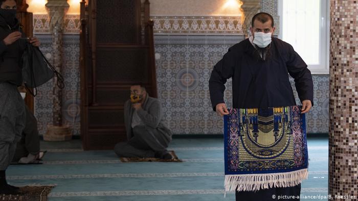 فتحت المساجد الألمانية أبوابها بشروط خاصة.