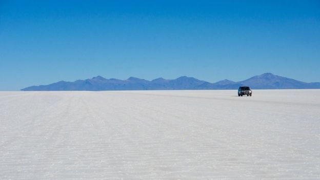 البجيرة الملحية سالار دي اويوني تبلغ مساحتها 10 آلاف كم مربع وتحوي اكثر من نصف احتياطي العالم من الليثيوم
