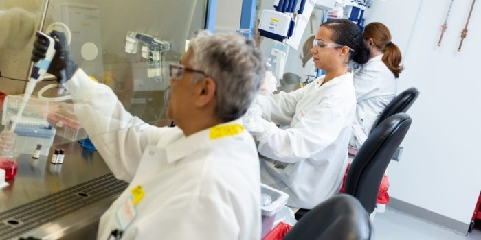 تعمل التكنولوجيا الحيوية في شركة مودرنا على تطوير علاجات شخصية للسرطان مصممة خصيصًا لكل مريض على حدة. مودرنا