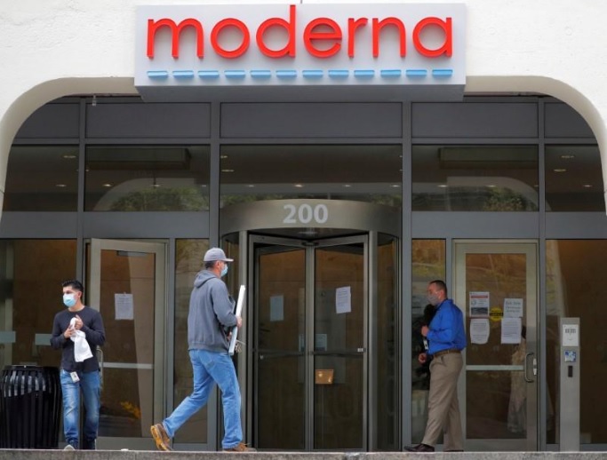 شعار شركة مودرنا على مقرها في كامبردج بولاية ماساتشوستس الأمريكية يوم 18 مايو 2020