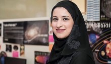 سارة الأميري قائدة فريق البعثة الفضائية وهي أيضا وزيرة في الحكومة الإماراتية