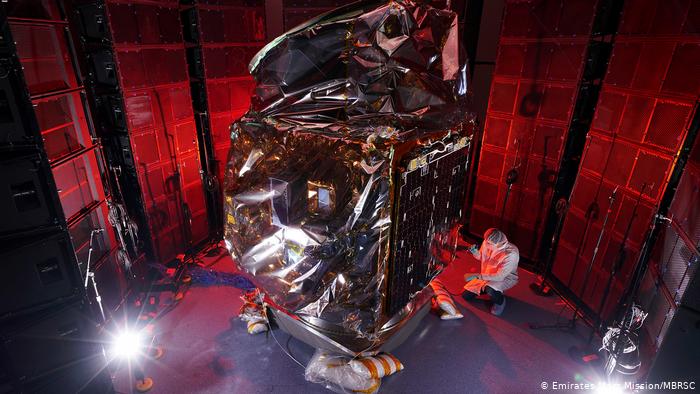 مسبار الأمل من الإمارات الي المريخ في مهمة استكشافية