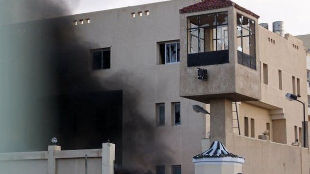 تعرضت مراكز للشرطة للاقتحام خلال احداث يناير 2011