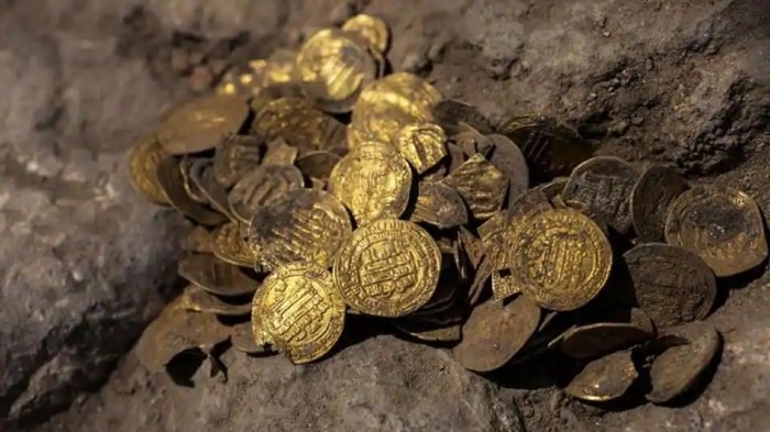 العملات الذهبية عثر عليها في وعاء من الفخار