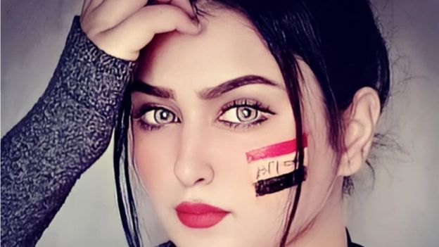 اسم مشمشة الحقيقي هو محبّة، ولدت في العراق ثم تنقلت بين سوريا والأردن وأستراليا