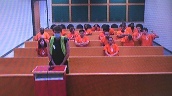 مثل قرصان شركة تويترجراهام كلارك (17 سنة) من تامبا أمام المحكمة عبر دائرة فيديو من سجن مقاطعة هيلزبره. وتقول السلطات إنه يواجه 30 تهمة تتعلق باختراق حسابات تويتر