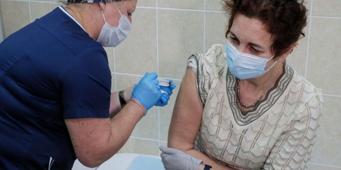 موسكو في مراحل متعددة من المحادثات وتلقت طلبات لتزويد ما يصل إلى 1.2 مليار جرعة من لقاحها ، والذي لا يزال في مرحلة التجربة