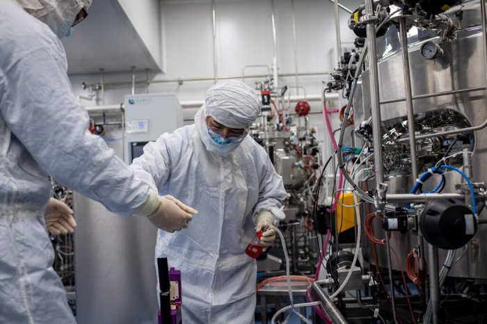 معامل شركة سينوفاك لإنتاج لقاح ضد فيروس كورونا - الصين