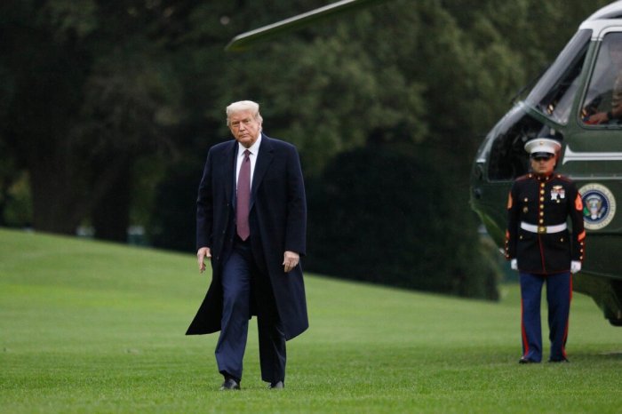 شكلت نتيجة الاختبار الإيجابية للرئيس ترامب يوم الجمعة 2 أكتوبر 2020 تحديات فورية لمستقبل حملته الانتخابية قبل شهر واحد فقط من يوم الانتخابات