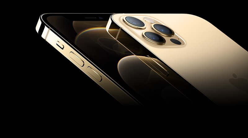 كان يعتبر موبايل أيفون 12 برو ماكس بمثابة الجهاز الخارق، إذا كان بإمكانك التعامل مع حجمه ووزنه العملاقين