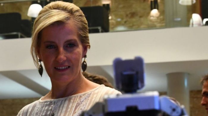 هل تجعل التكنولوجيا الحديثة حياتنا أكثر سعادة عندما نتقدم في العمر