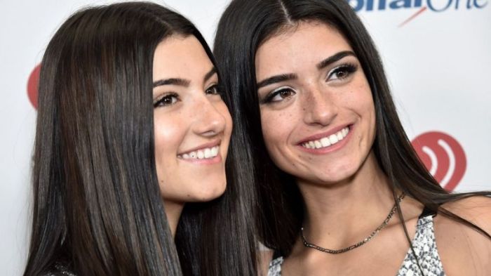 شارلي داميليو (يسار) مع أختها ديكسي