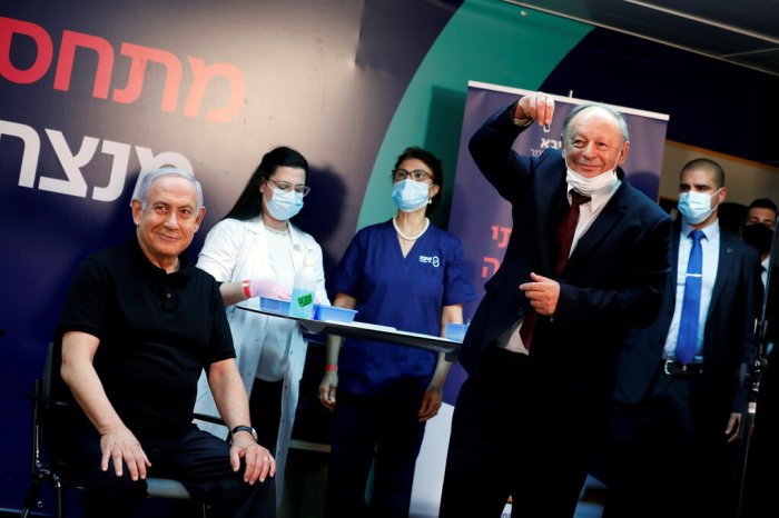 رئيس الوزراء الإسرائيلي نيتنياهو هو أول إسرائيلي يتم تطعيمه ضد فيروس كورونا