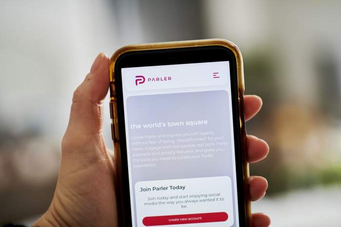 تطبيق بارلر شبكة إجتماعية يستخدمها انصار الرئيس الأمريكي ترامب وقامت شركة أبل و جوجل و أمازون بحظرها أعتبارا من يوم الأحد 10 يناير 2021