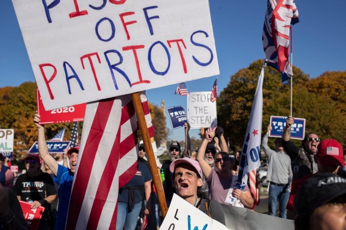 احتشد أنصار الرئيس ترامب في هاريسبرج ، بنسلفانيا ، ابتعد العديد من المحافظين عن فيسبوك و تويتر منذ الانتخابات الرئاسية الأمريكية في نوفمبر 2020