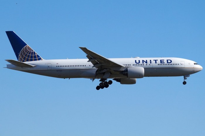 طائرة من طراز بوينج 777 تابعة لشركة يونايتيد الأمريكية