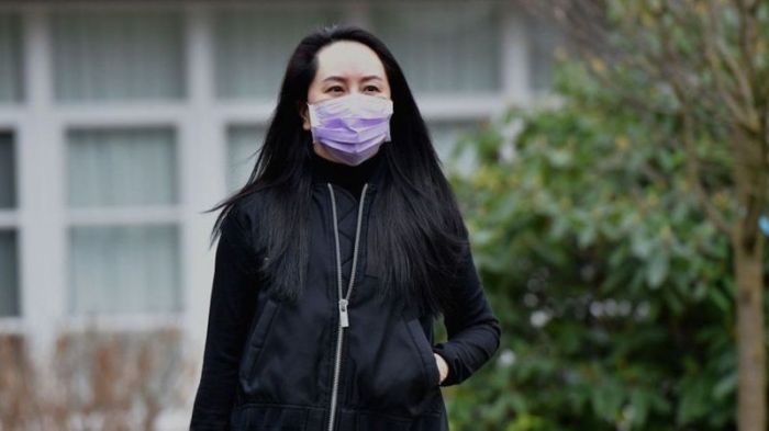 تسعى المسؤولة المالية في هواوي وأبنه مؤسس الشركة إلى منع ترحيلها من كندا إلى الولايات المتحدة