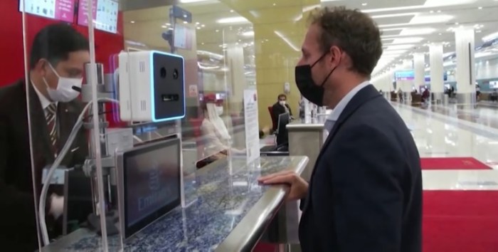 تقنية حديثة في مطار دبي الدولي تتيح إنهاء إجراءات الركاب في ثواني بدون التعامل مع جوازات السفر - الأحد 7 مارس 2021