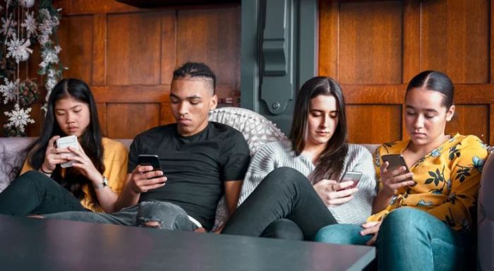 جوانب سلبية كثيرة تحيط بشبكات التواصل الإجتماعي