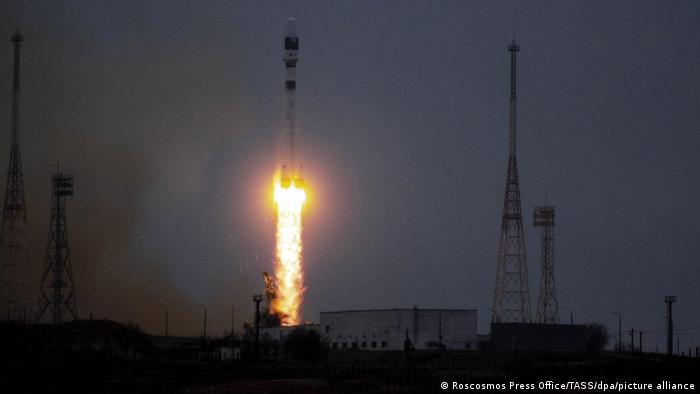حمل صاروخ روسي من قاعدة بايكونور في كازخستان القمر الاصطناعي التونسي، إذافة إلى 38 قمراً أجنبياً آخر