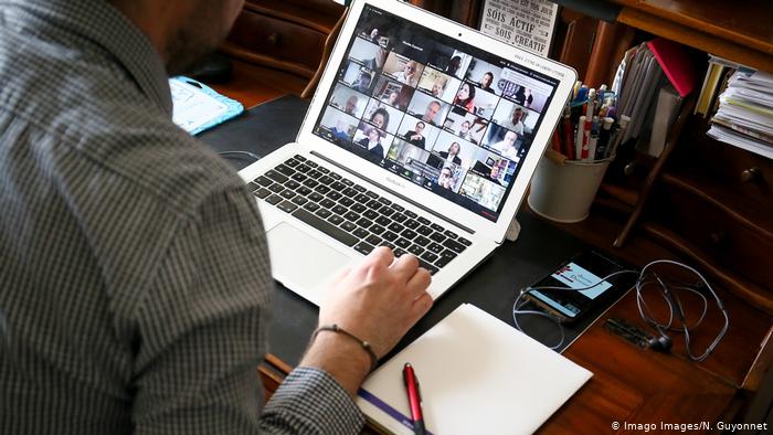 الاجتماعات بتقنية الفيديو أكثر إرهاقا من اللقاءات الفعلية المباشرة.