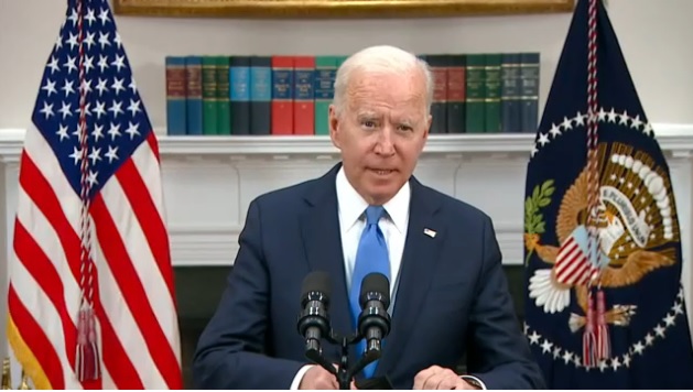 الرئيس الأمريكي جو بايدن يلقي بيان علي الشعب الأمريكي حول الهجوم الإلكتروني علي شركة أنابيب الوقود كولونيال بايبلاين