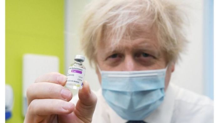 بوريس جونسون أكد اعتزام بلاده اقتسام فائض اللقاحات مع مشروع كوفاكس الدولي