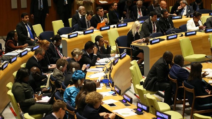 تنتج الأمم المتحدة مجلدات من النصوص المترجمة كل عام يمكن استخدامها لتدريب خوارزميات الذكاء الإصطناعي علي الترجمة