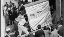 وحد تخزين سعتها 5 ميجابايت عام 1956 من شركة IBM