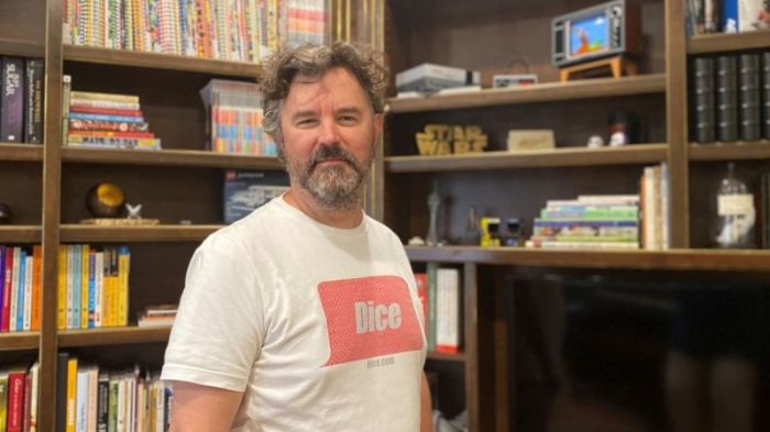 يقول بول فارنسورث، إن الشركات تعيد تدريب الموظفين من مجالات أخرى للدخول في مجال الأمن الإلكتروني