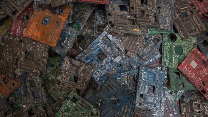 يكسب القائمون على تعدين هذه العملة المال عن طريق إنشاء عملات بيتكوين جديدة