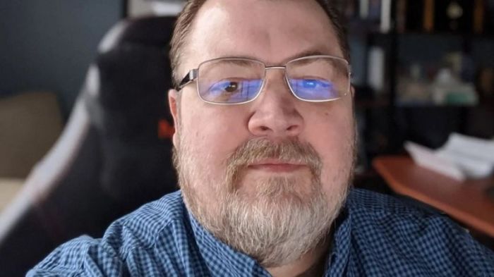 يقول مايك كونلي إنه فوجئ برد الفعل الذي أحدثته رسالته، وعدد الأشخاص الذين شاركوا تجارب مماثلة