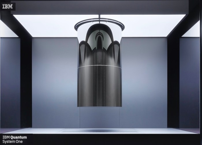 أول كمبيوتر كمومي بنته في ألمانيا شركة "IBM" الأمريكية من طراز "كيو سيستم وان"