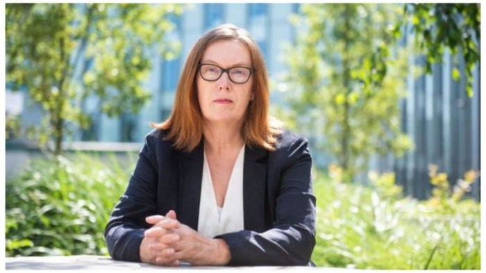 بروفيسورة سارة جلبرت تقول إن مفعول اللقاح قوي بعد مرور سنة