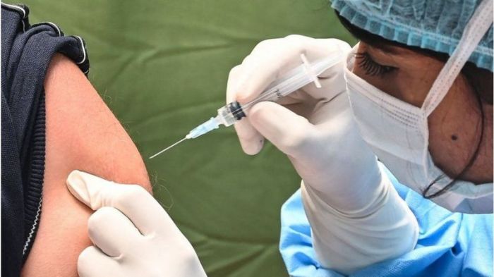 تستمر أسترا زينيكا في توريد اللقاحات للدول الفقيرة على أساس غير هادف للربح